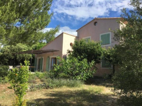 Villa up to 15 people, between GORDES & ROUSSILLON